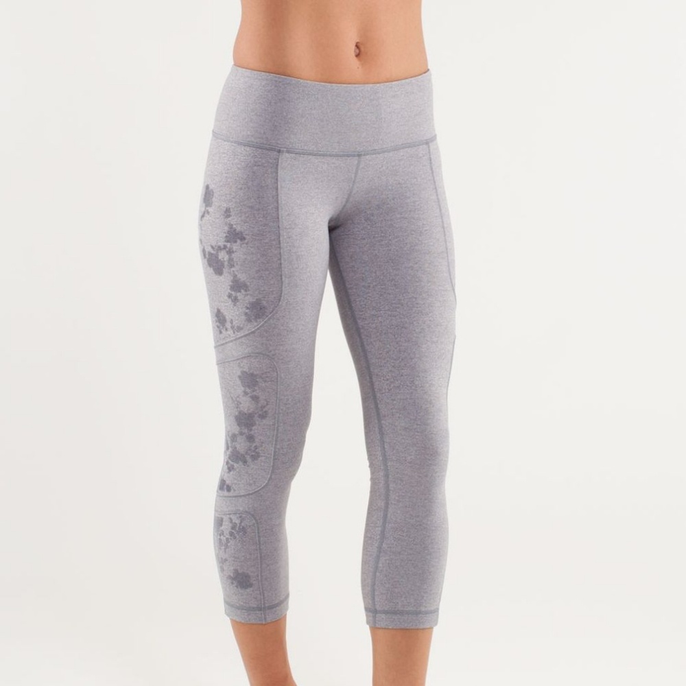 Lululemon hold me close wunder crops gray floral g